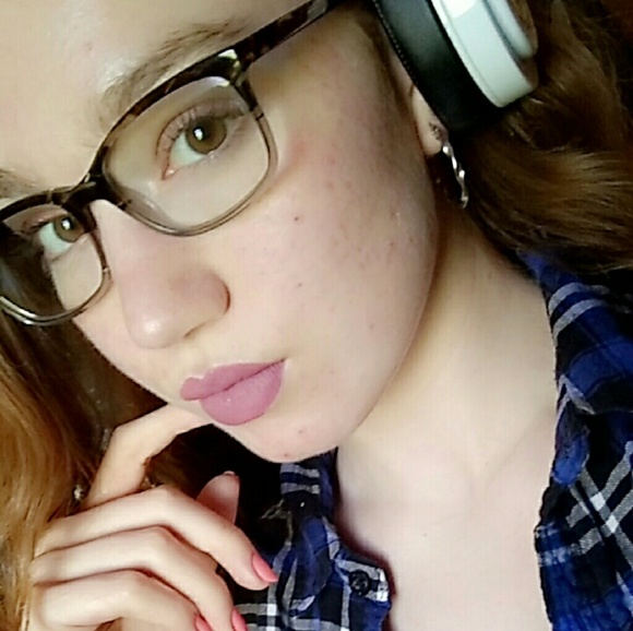 Meet your Posher, Izabella - Picture 2 of 3